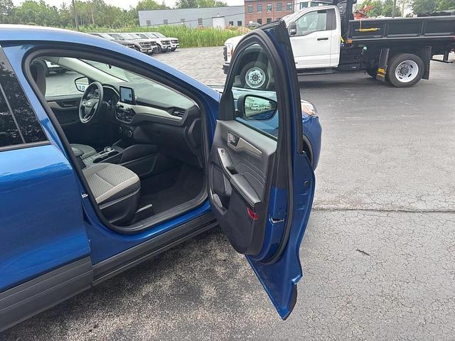 Photo of 2022 Atlas Blue Metallic Ford Escape