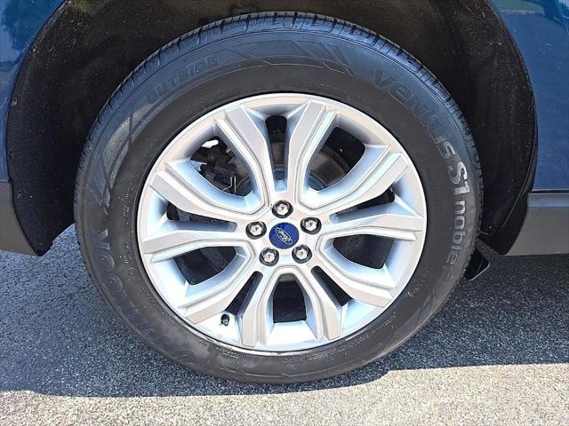 Photo of 2020 Dark Persian Green Metallic Ford Edge