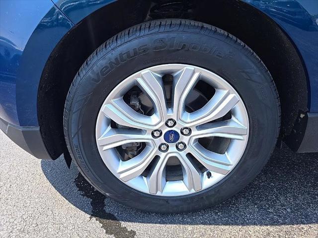 Photo of 2020 Dark Persian Green Metallic Ford Edge