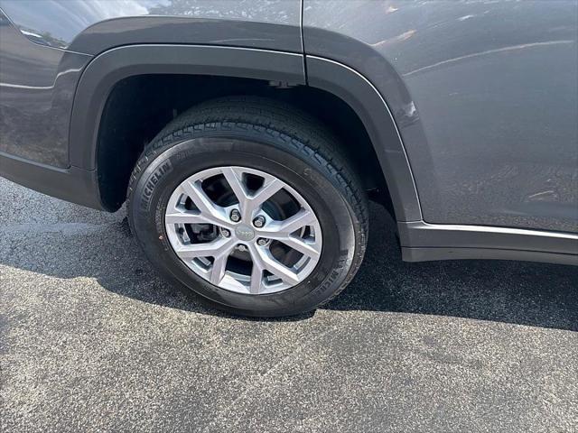 Photo of 2021 Baltic Gray Metallic Clearcoat Jeep Grand Cherokee L