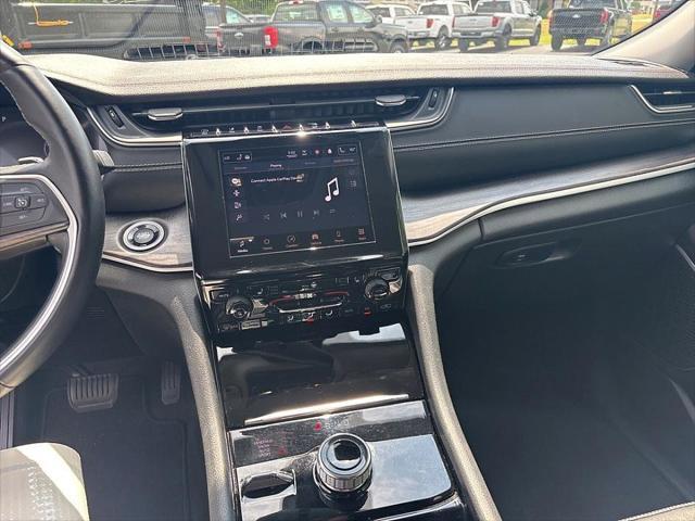 Photo of 2021 Baltic Gray Metallic Clearcoat Jeep Grand Cherokee L