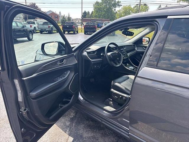 Photo of 2021 Baltic Gray Metallic Clearcoat Jeep Grand Cherokee L