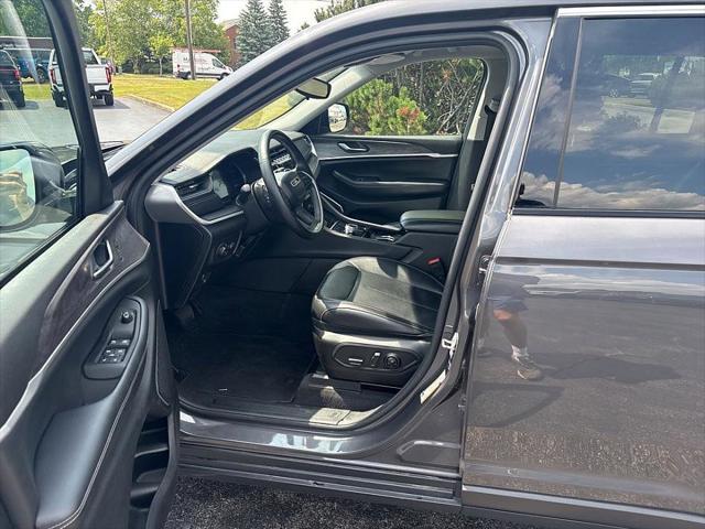 Photo of 2021 Baltic Gray Metallic Clearcoat Jeep Grand Cherokee L