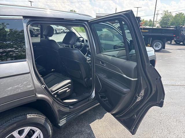 Photo of 2021 Baltic Gray Metallic Clearcoat Jeep Grand Cherokee L