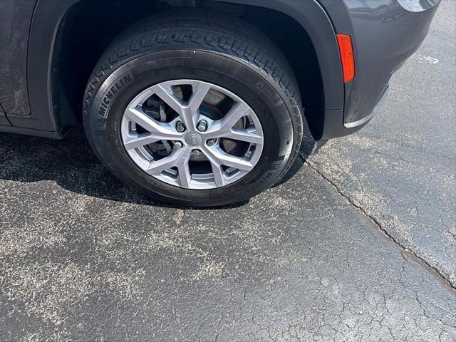 Photo of 2021 Baltic Gray Metallic Clearcoat Jeep Grand Cherokee L
