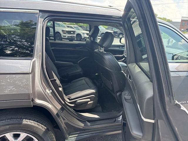 Photo of 2021 Baltic Gray Metallic Clearcoat Jeep Grand Cherokee L