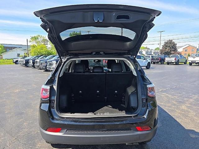 Photo of 2019 Diamond Black Crystal Pearlcoat Jeep Compass