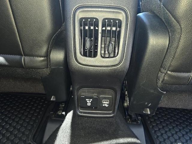 Photo of 2019 Diamond Black Crystal Pearlcoat Jeep Compass