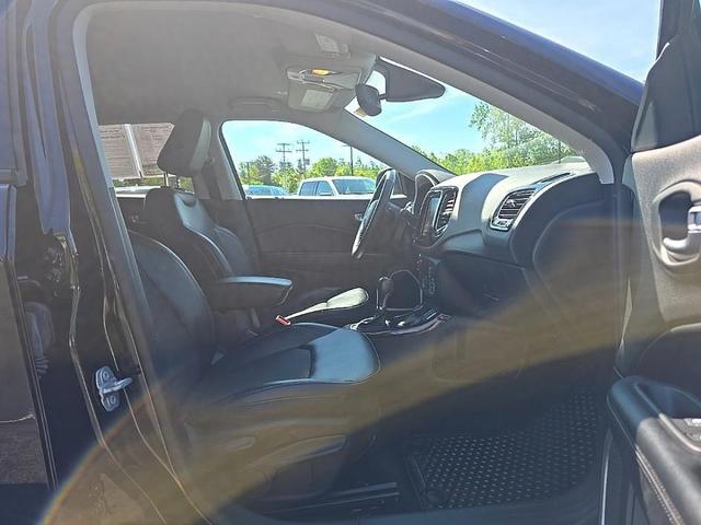 Photo of 2019 Diamond Black Crystal Pearlcoat Jeep Compass