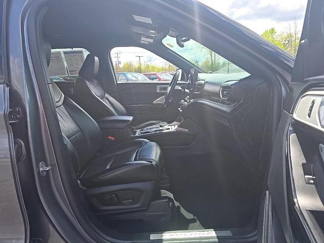 Photo of 2022 Carbonized Gray Metallic Ford Explorer