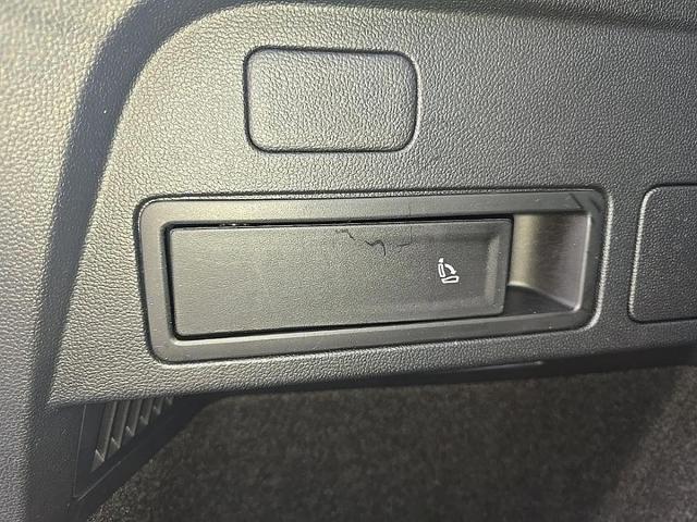 Photo of 2022 Platinum Gray Metallic Volkswagen Tiguan
