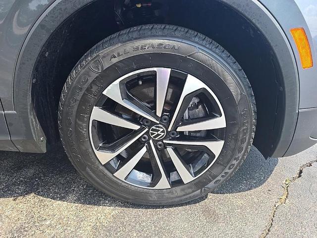 Photo of 2022 Platinum Gray Metallic Volkswagen Tiguan