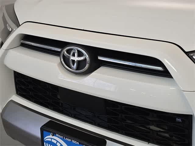 Photo of 2021 Super White Toyota 4Runner