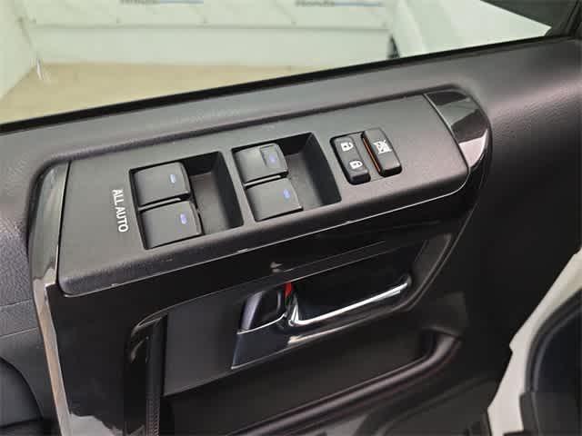 Photo of 2021 Super White Toyota 4Runner