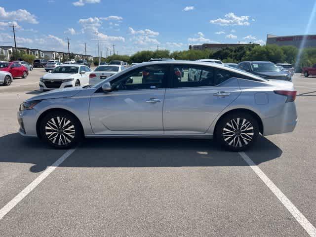 Photo of 2023 Brilliant Silver Metallic Nissan Altima