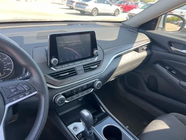 Photo of 2023 Brilliant Silver Metallic Nissan Altima