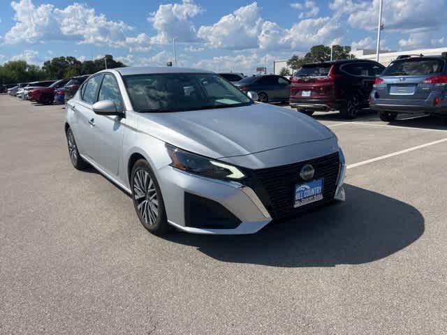 Photo of 2023 Brilliant Silver Metallic Nissan Altima