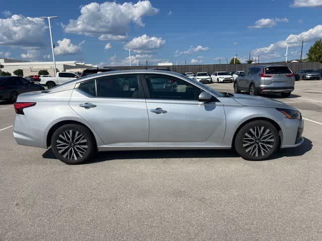 Photo of 2023 Brilliant Silver Metallic Nissan Altima