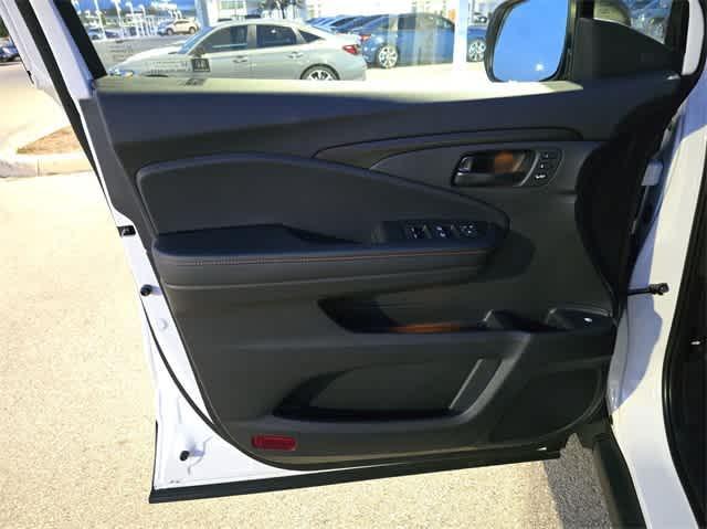 Photo of 2025 Platinum White Pearl Honda Ridgeline