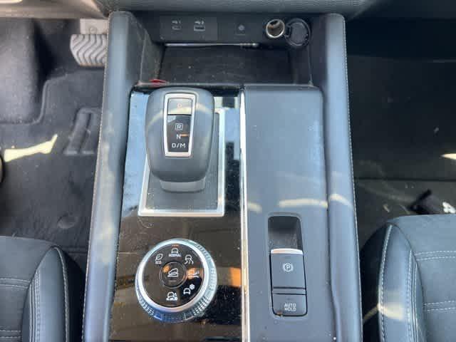 Photo of 2022 Labrador Black Pearl Mitsubishi Outlander