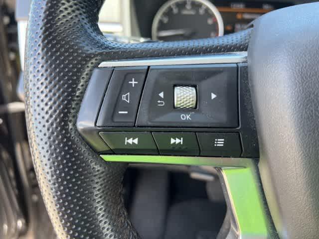 Photo of 2022 Labrador Black Pearl Mitsubishi Outlander