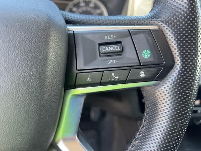 Photo of 2022 Labrador Black Pearl Mitsubishi Outlander