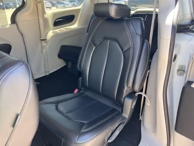 Photo of 2023 Bright White Clearcoat Chrysler Pacifica