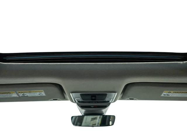 Photo of 2026 Platinum White Pearl Honda HR-V
