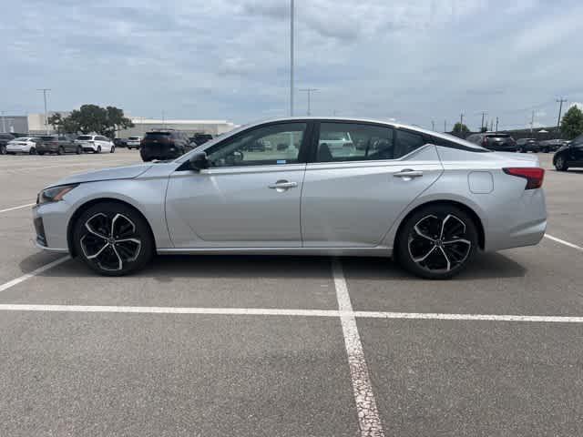 Photo of 2023 Brilliant Silver Metallic Nissan Altima
