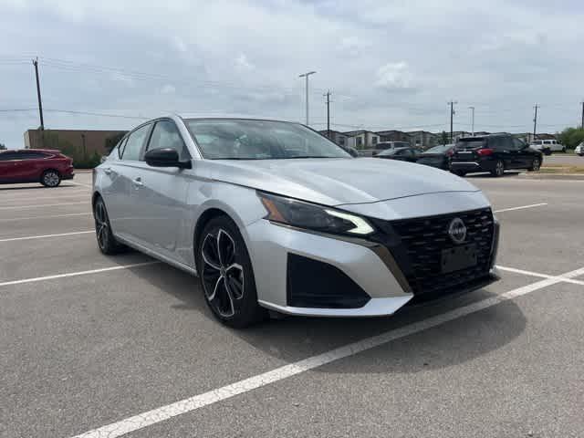 Photo of 2023 Brilliant Silver Metallic Nissan Altima