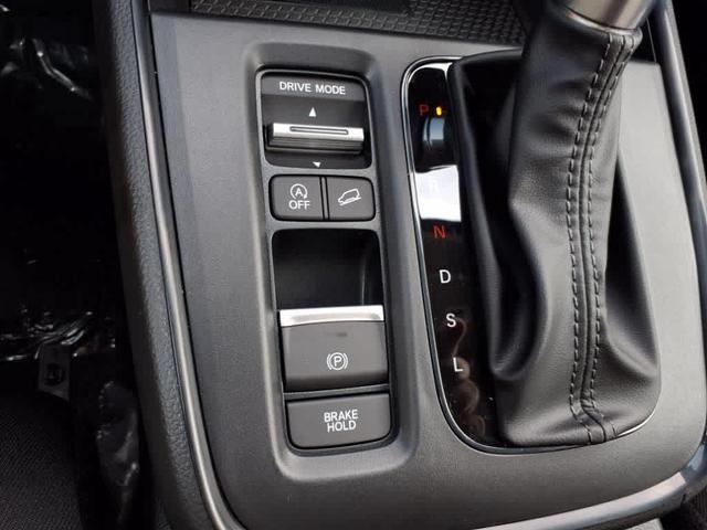 Photo of 2026 Platinum White Pearl Honda CR-V