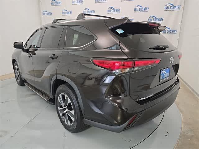 Photo of 2022 Opulent Amber Toyota Highlander