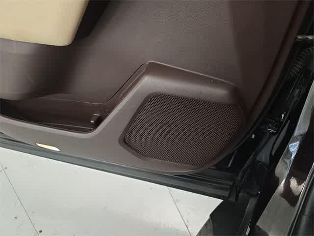 Photo of 2022 Opulent Amber Toyota Highlander
