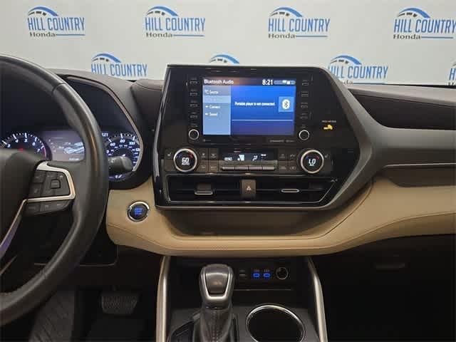 Photo of 2022 Opulent Amber Toyota Highlander