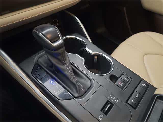 Photo of 2022 Opulent Amber Toyota Highlander