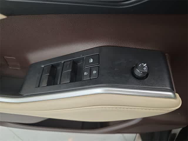 Photo of 2022 Opulent Amber Toyota Highlander