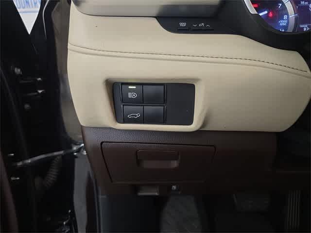 Photo of 2022 Opulent Amber Toyota Highlander
