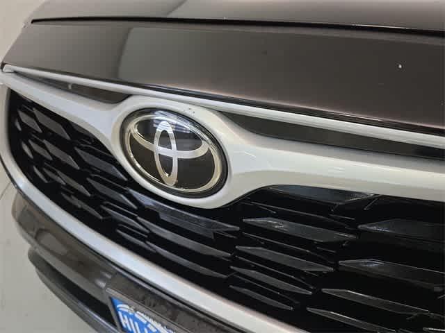 Photo of 2022 Opulent Amber Toyota Highlander