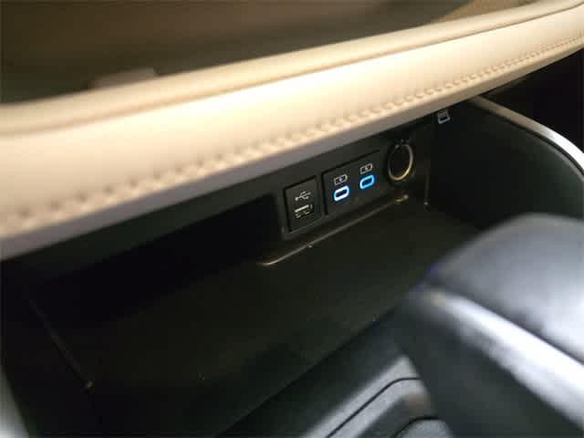 Photo of 2022 Opulent Amber Toyota Highlander