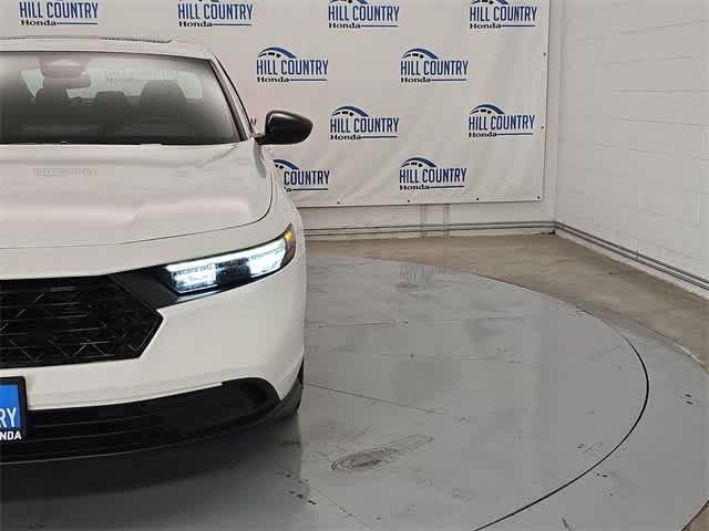Photo of 2025 Platinum White Pearl Honda Accord Hybrid