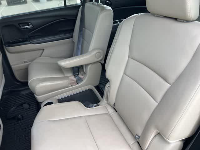 Photo of 2022 Platinum White Pearl Honda Pilot