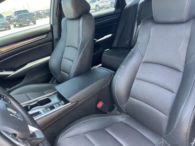 Photo of 2021 Lunar Silver Metallic Honda Accord