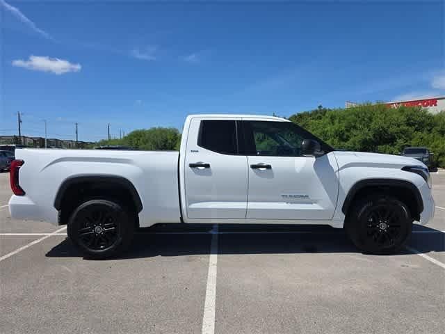 Photo of 2022 White Toyota Tundra
