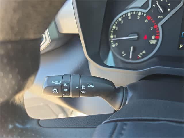 Photo of 2022 White Toyota Tundra