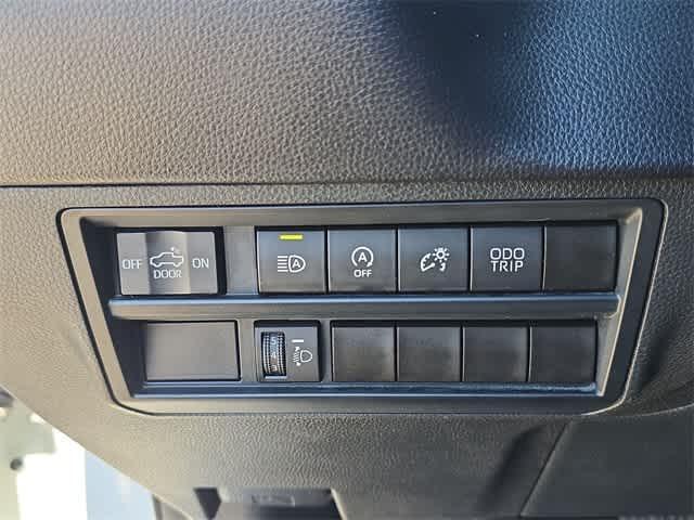 Photo of 2022 White Toyota Tundra