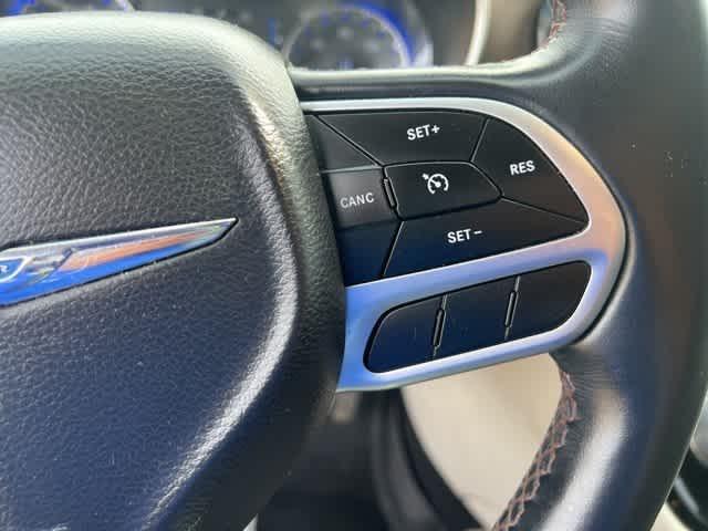 Photo of 2018 Bright White Clearcoat Chrysler Pacifica