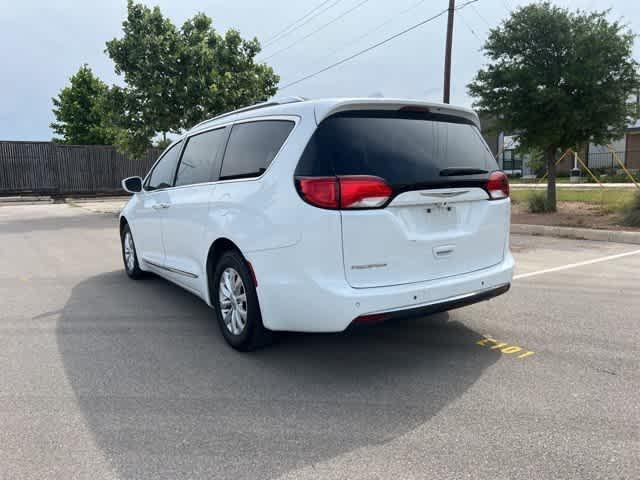 Photo of 2018 Bright White Clearcoat Chrysler Pacifica