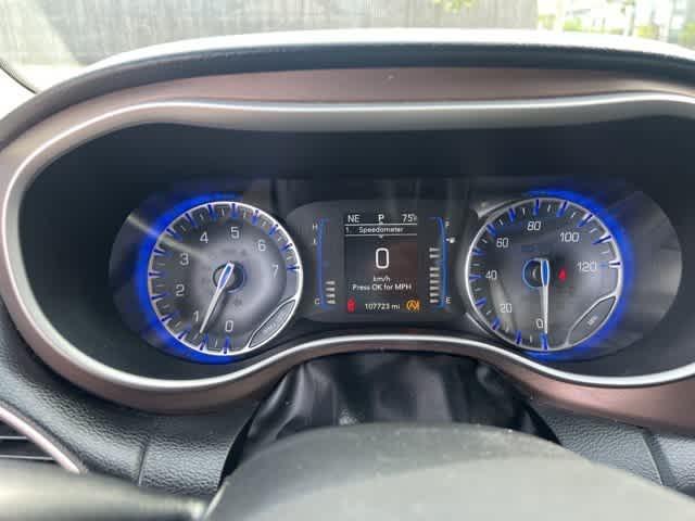 Photo of 2018 Bright White Clearcoat Chrysler Pacifica