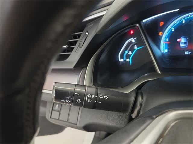 Photo of 2017 White Honda Civic