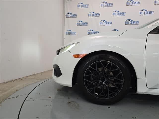 Photo of 2017 White Honda Civic